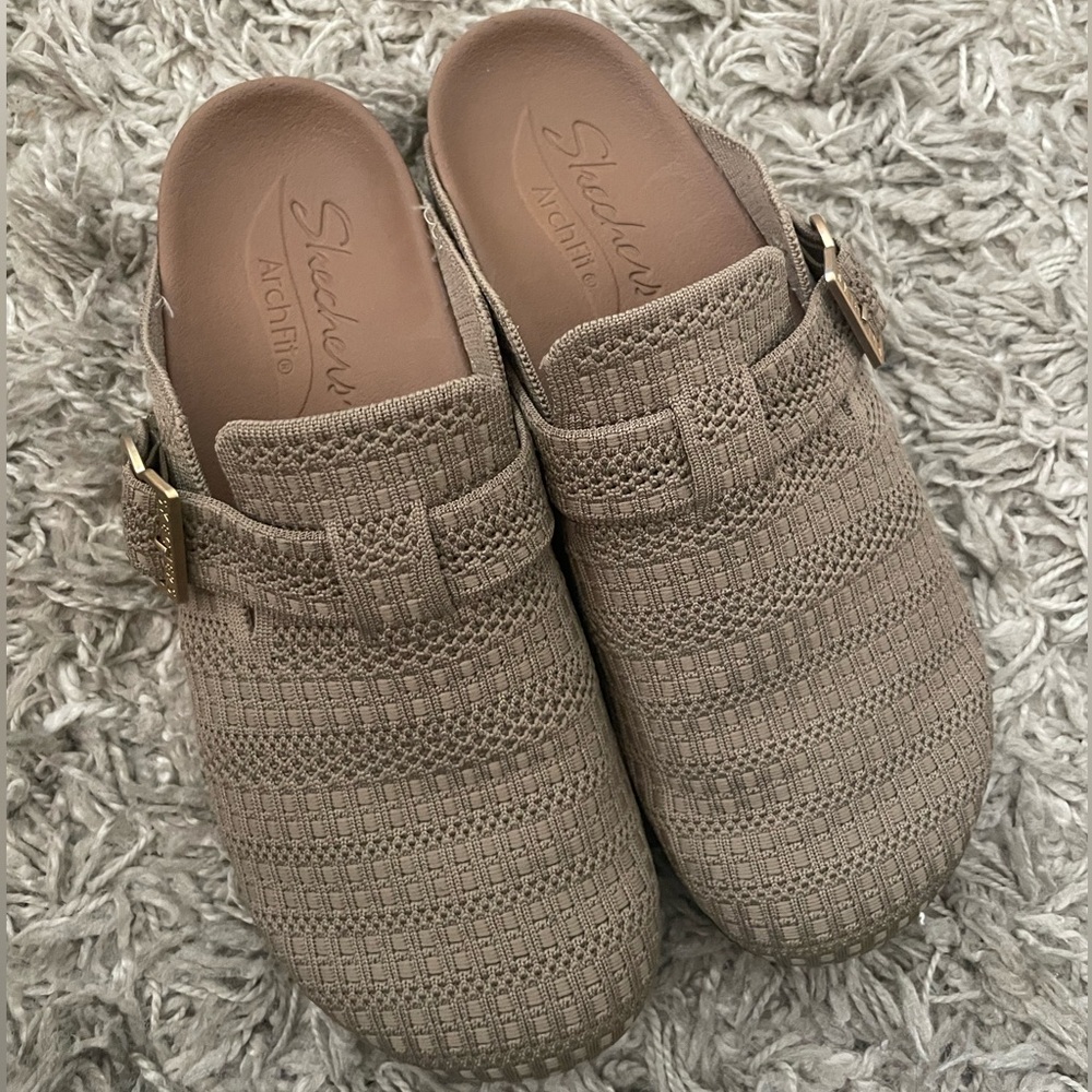 Woven clog